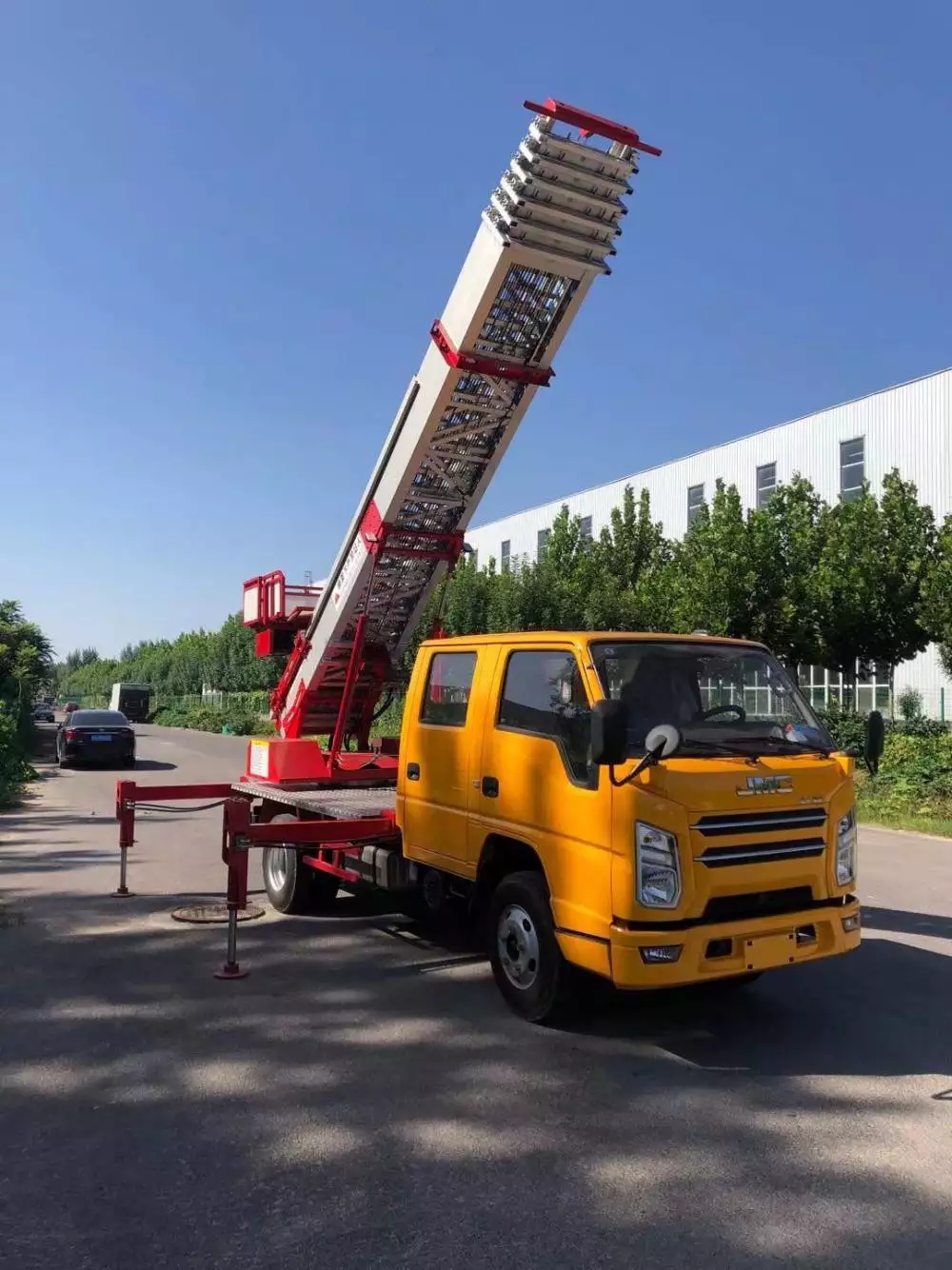 资溪县附近的云梯车出租服务：轻松解决高空作业需求