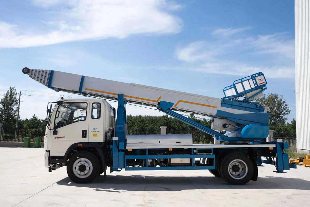 资溪县云梯上料车租赁费用